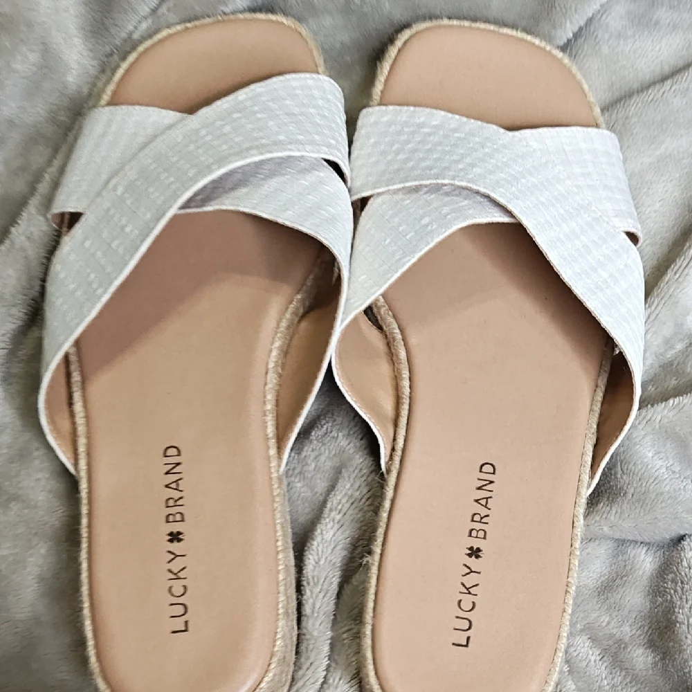 Lucky Brand Gayte white slide sandals Size 9M/40
